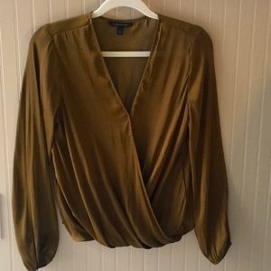 BANANA REPUBLIC golden olive wrap top